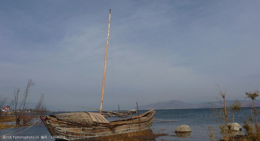 关键词:洱海边的木船 大理 洱海 木船 湿地公园 蓝天 碧水 桅杆 国内