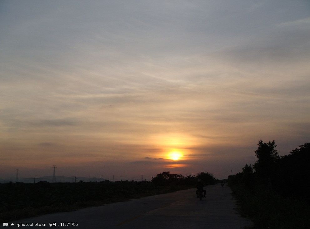 关键词:日落黄昏 日落 黄昏 夜幕降临 暮色模糊 天空 晚霞 夕阳无限好