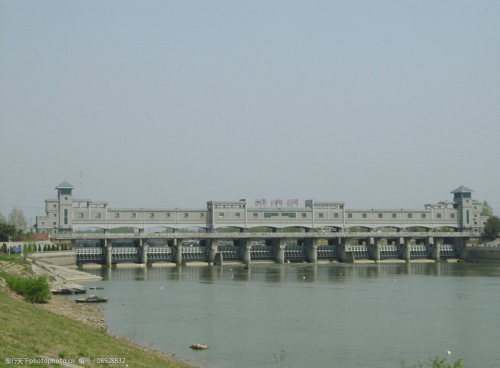 拦河闸灌区管理服务站组织开展主题党日活动