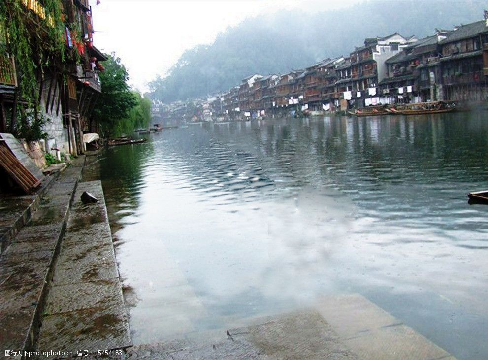 凤凰古城沱江风景图片