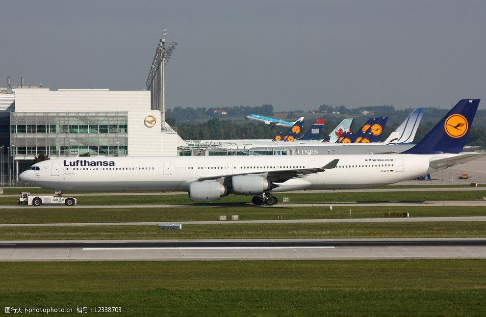 关键词:汉莎航空a340 机场 停机坪 汉莎航空 整齐的尾翼 德国 大飞机