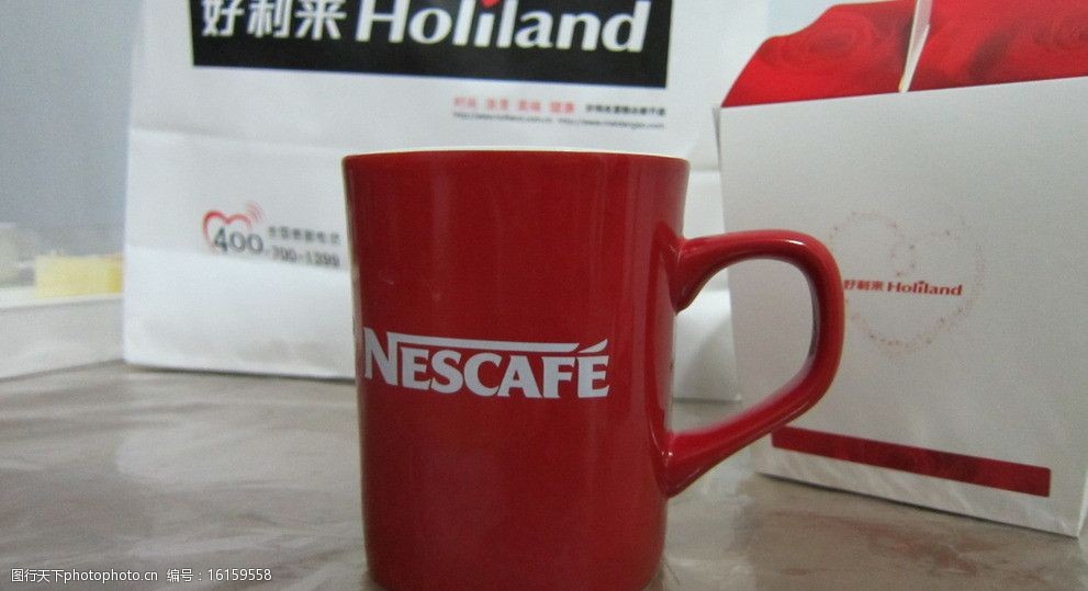 雀巢红色英文咖啡杯图片