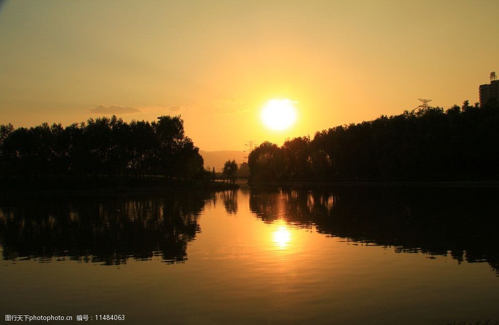 关键词:夕阳景观 夕阳 湖边 森林公园 太原夕阳 湖边倒影 自然风景