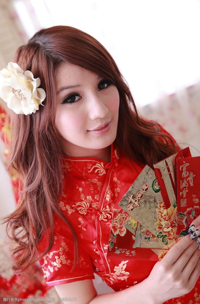 红色旗袍美女图片