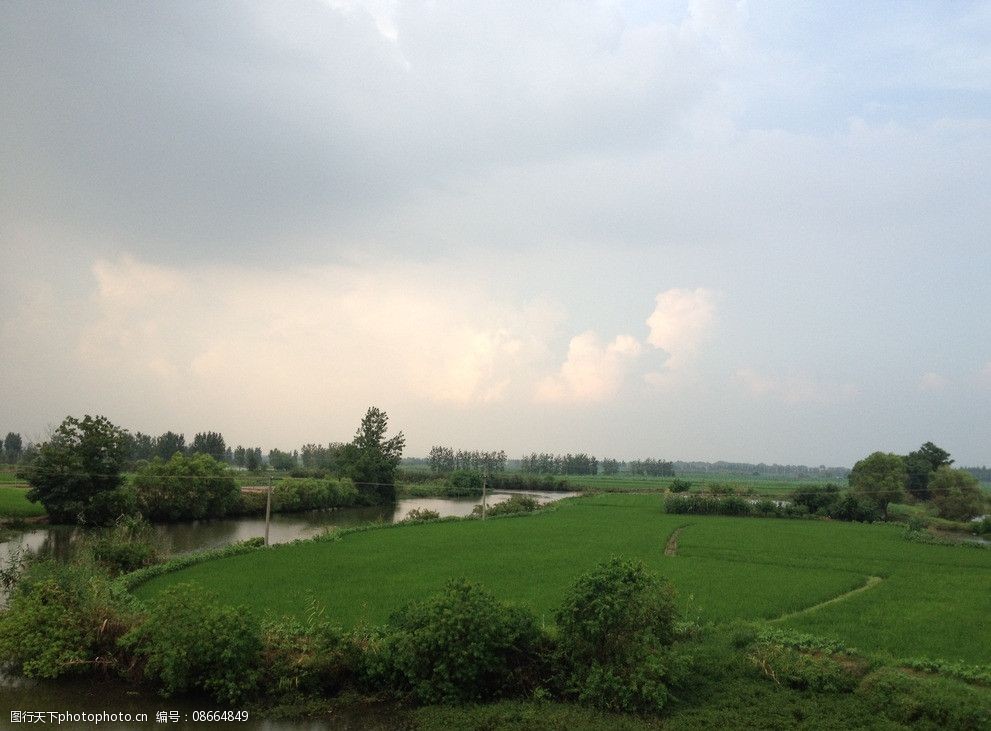 关键词:田园风光 水田 水稻 农家 田园 河塘 河畔 绿色自然 天空 暴雨
