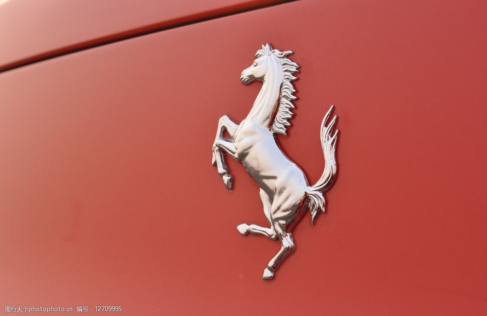 关键词:法拉利logo 法拉利      特写 马 红色 车标 超跑 交通工具