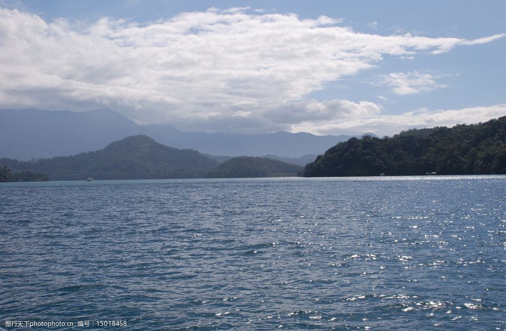 关键词:碧水蓝天 旅游 摄影 碧水 蓝天 白云 旅游摄影 自然风景 300