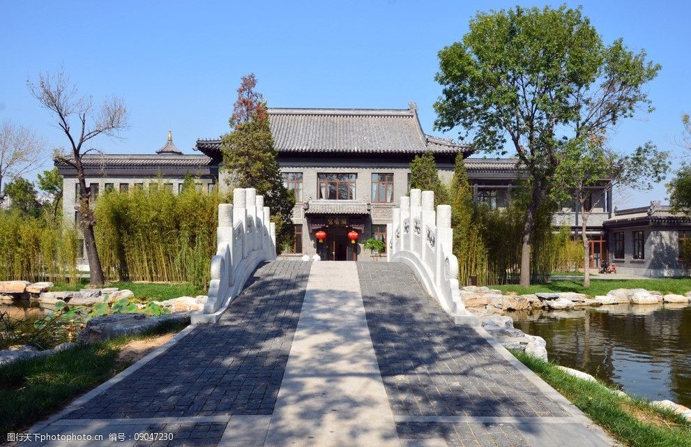 关键词:对称的平衡美 宁园 储香宫 石拱桥 人工湖 石桥 树木 园林建筑