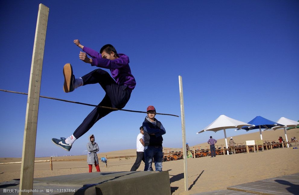 体育运动跳高图片