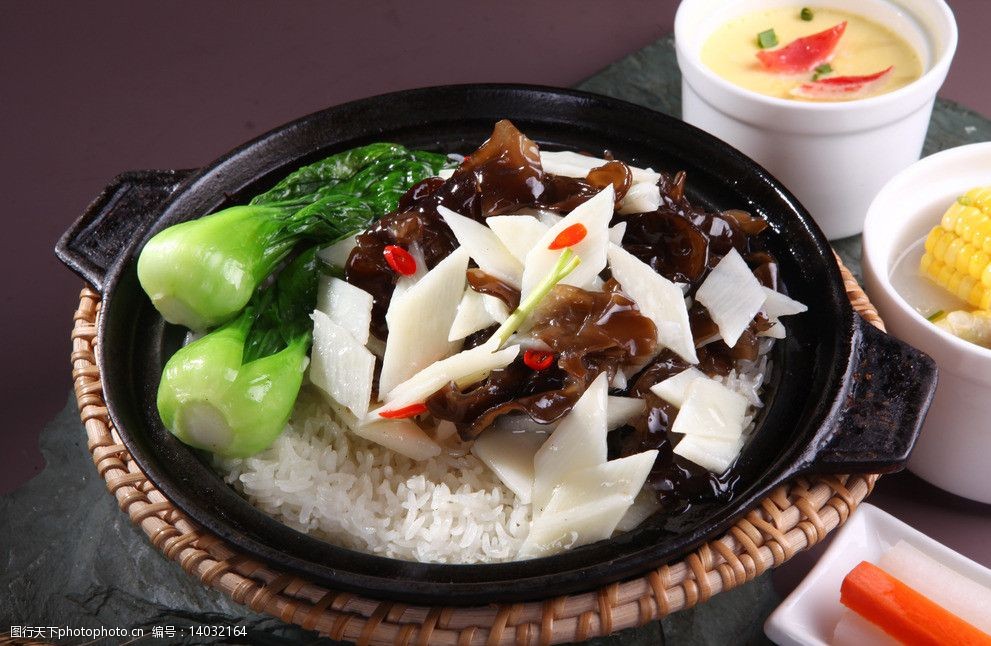 黑木耳山药煲仔饭图片