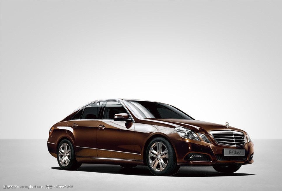 咖啡色奔驰轿车图片