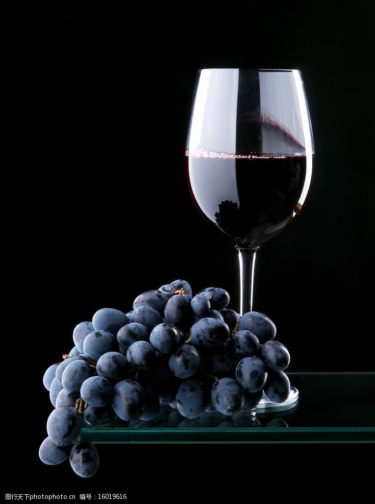 高清黑葡萄酒图片