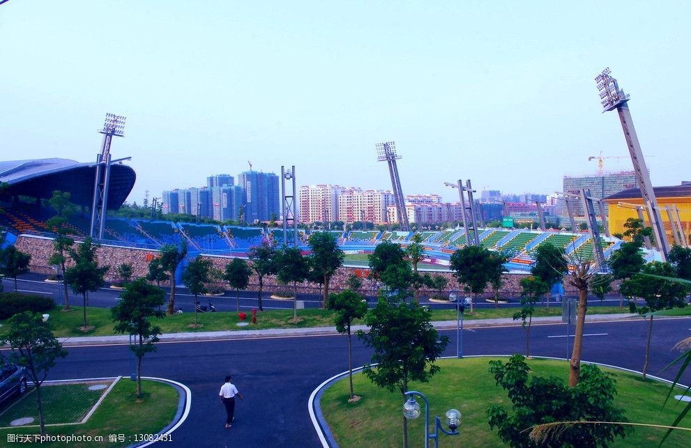 梅县文体中心曾宪梓体育场图片