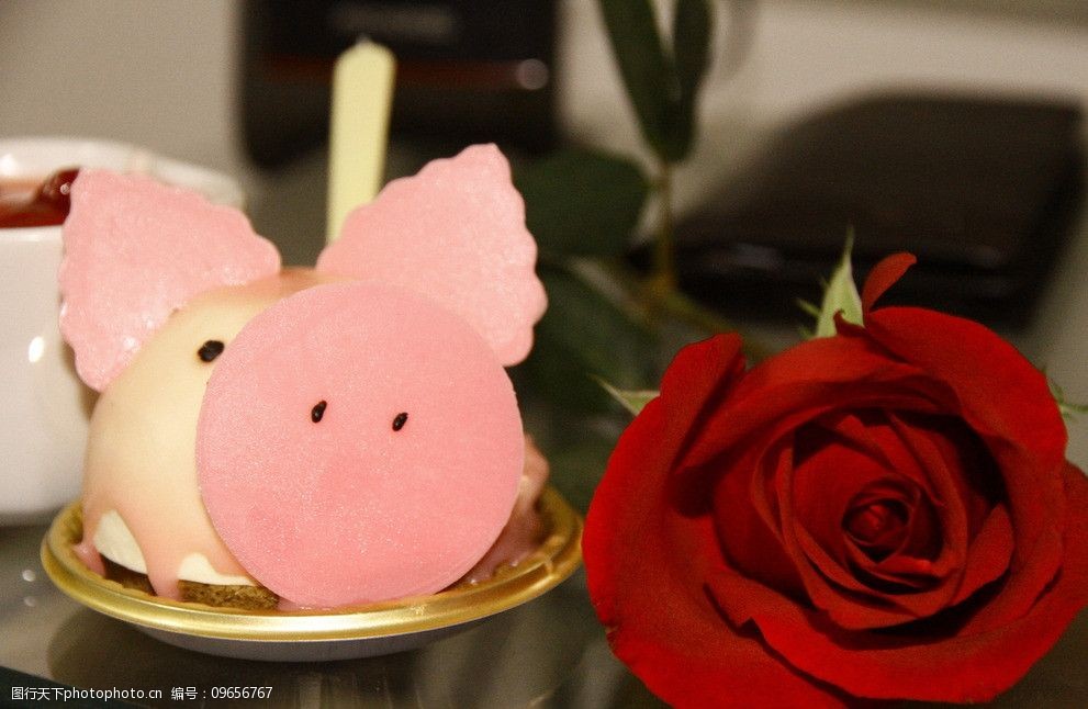 爱情猪猪玫瑰红红图片
