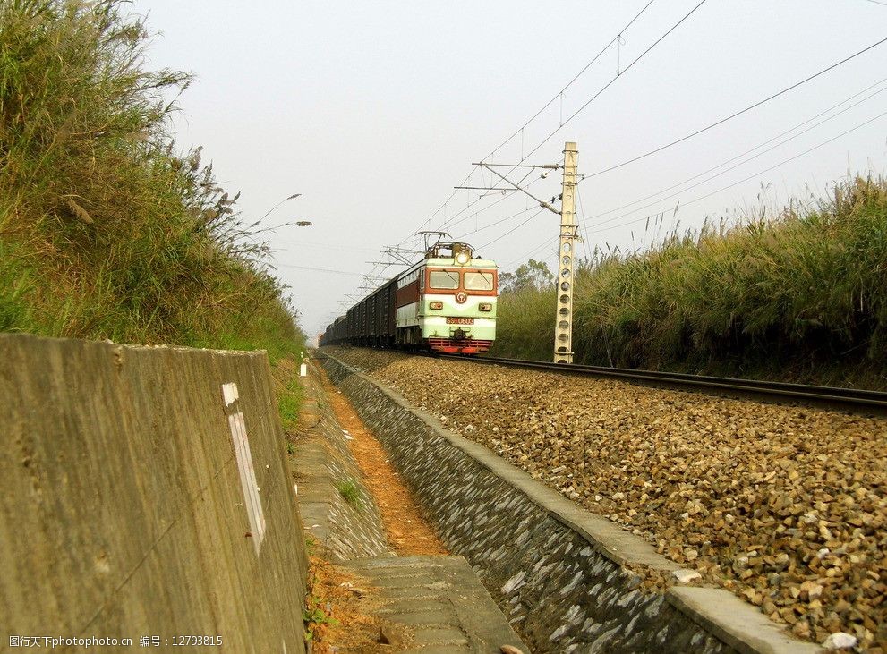 火車 高鐵 列車 鐵路 鐵軌 高速鐵路 交通工具 現代科技 攝影 96dpi