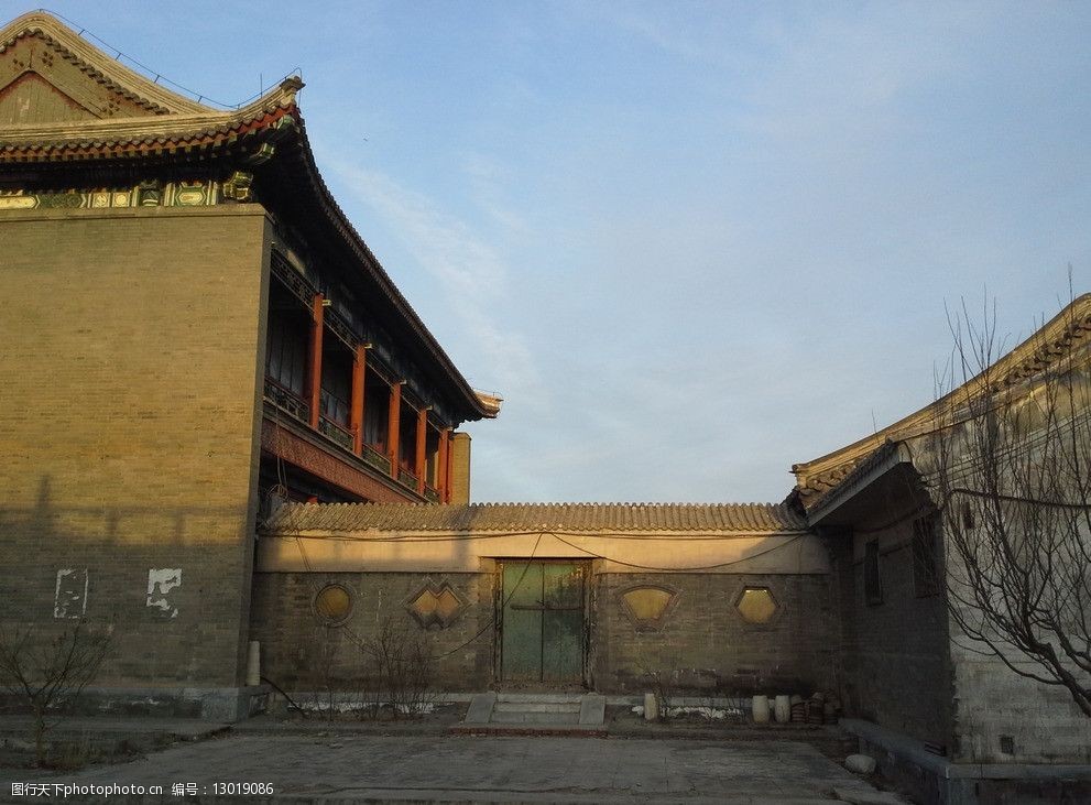 关键词:老北京四合院 灰瓦 灰墙 低矮破旧 北方建筑 北京行 国内旅游