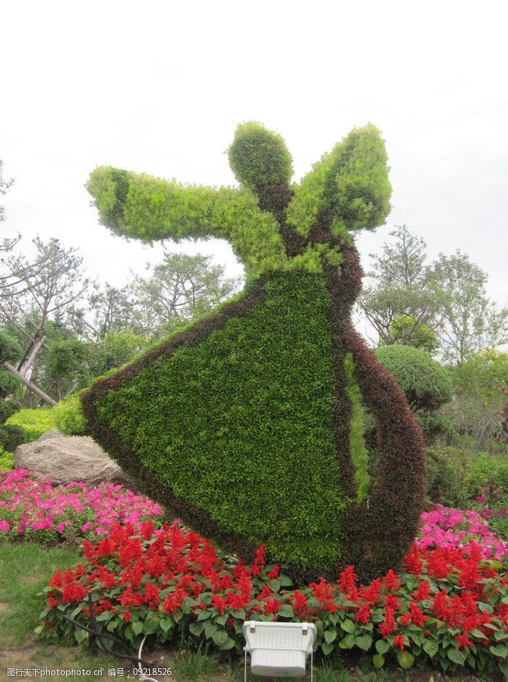 朝鲜族人物造型的树图片