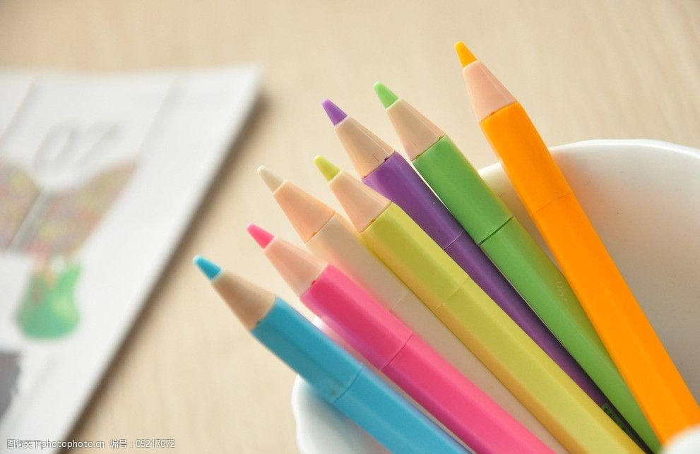 中性笔圆珠笔文具实拍图片图片-图行天下图库