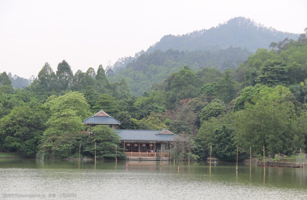 依山傍水的小屋图片图片