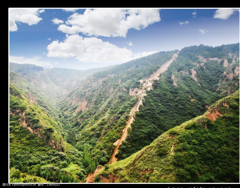 天然气管道施工翻山越岭出美景图片