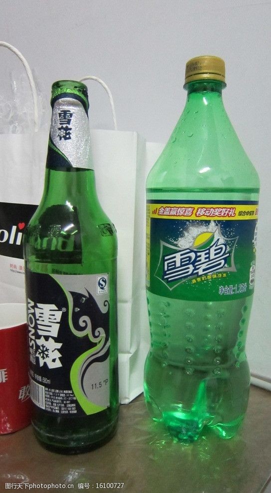 关键词:绿色瓶子 雪花啤酒瓶 雪碧 饮料 啤酒 碳酸饮料 饮料酒水 餐饮