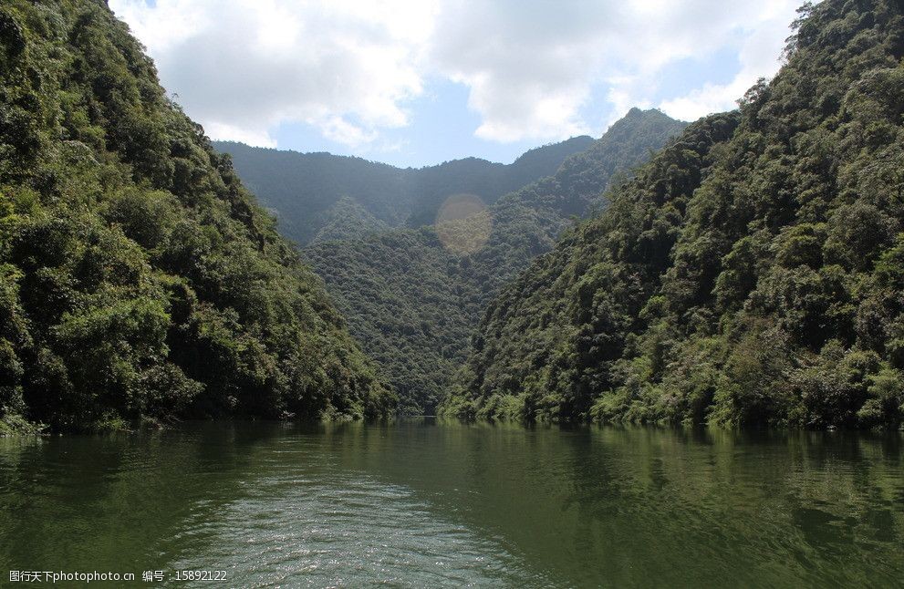 关键词:福建龙岩漳平九鹏溪 福建 龙岩 漳平 九鹏溪 青山 绿水 蓝天