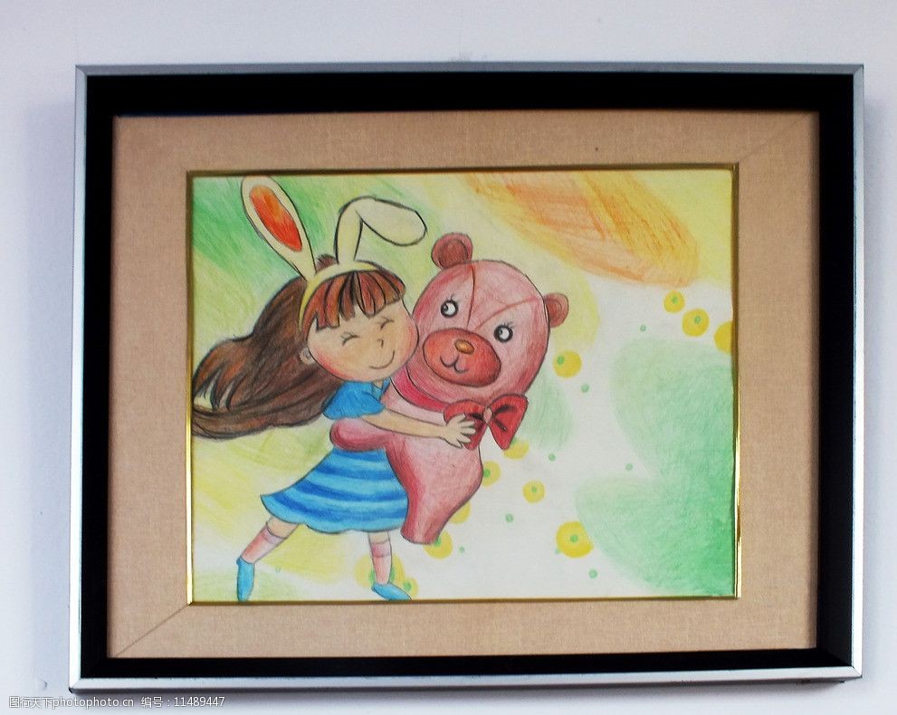 关键词:人物绘画 卡通 人物 玩偶 美术展览 学生作品 女孩 小熊 美术