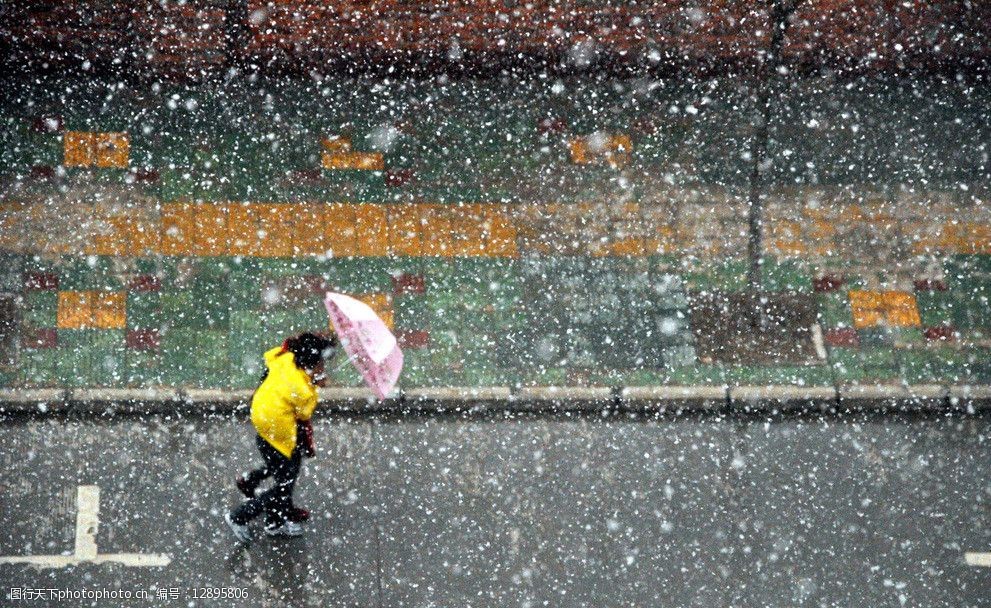 关键词:大雪满天 冬天 下雪 路人 大雪纷飞 雪花 国内旅游 旅游摄影