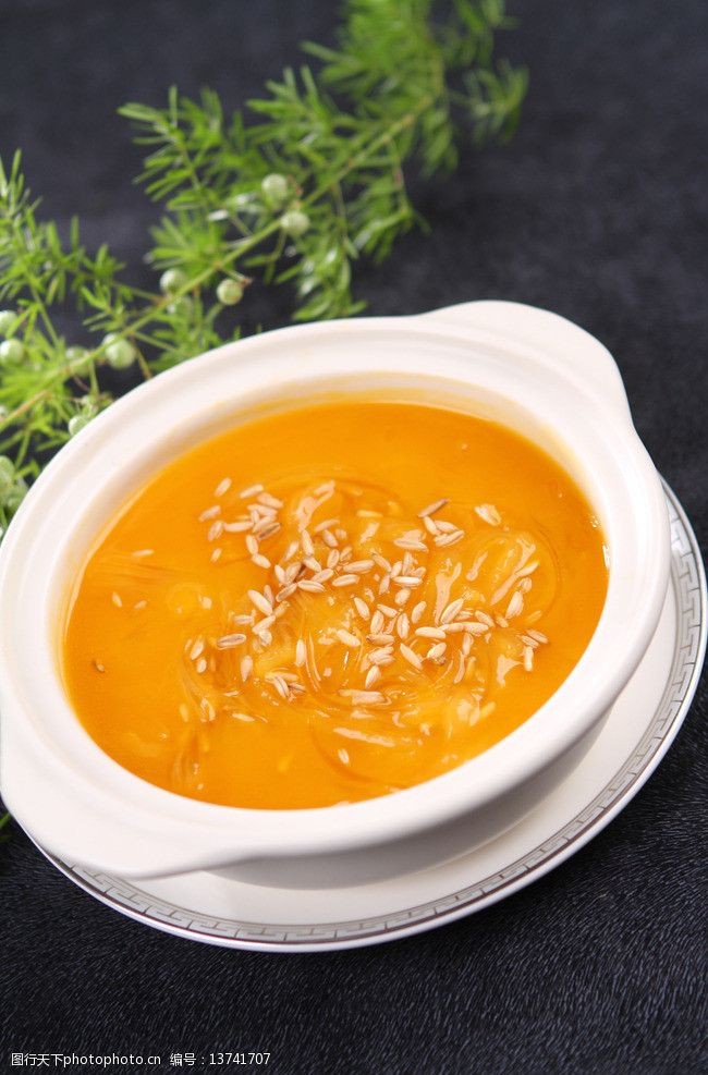 砂锅燕麦煮鱼翅图片