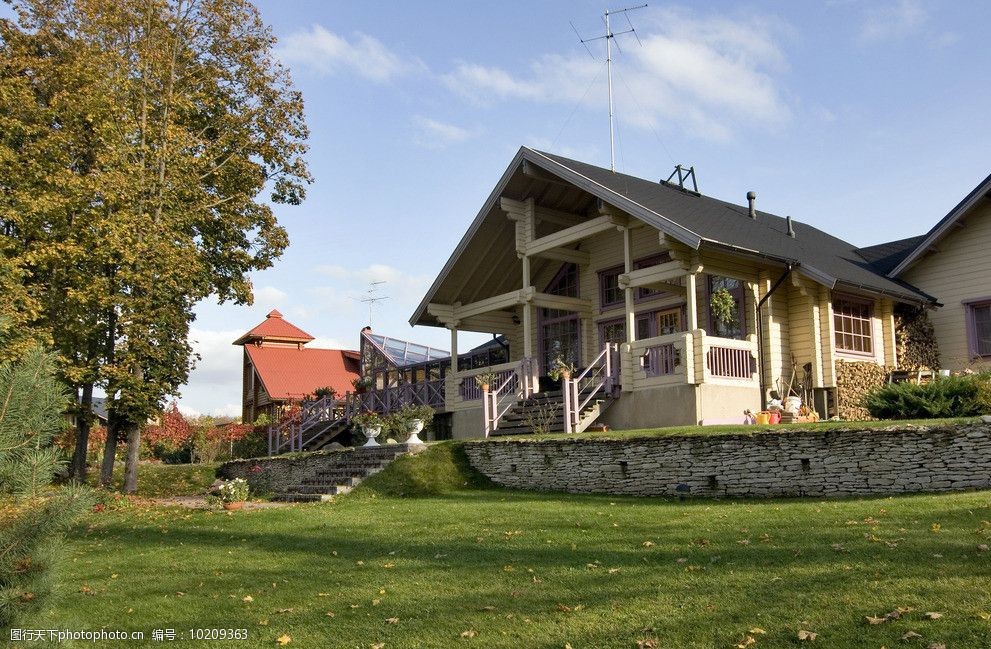 别墅草地风景图片