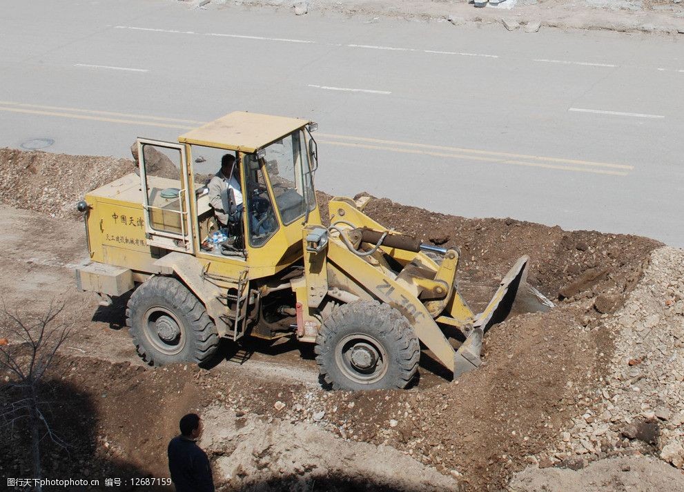 铲车工作记实图片