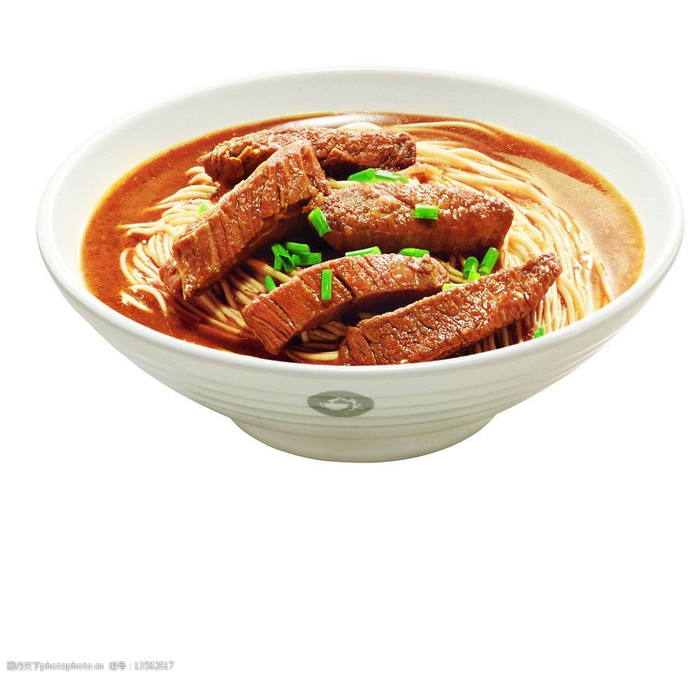 关键词:美味牛肉面 牛肉 面条 白碗 葱蒜 白色背景 传统美食 餐饮美食